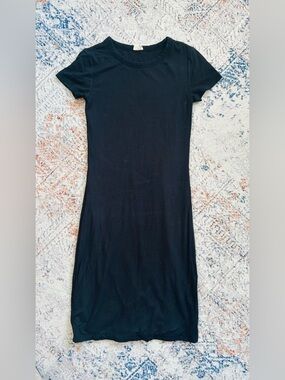 Aritzia Wilfred Free Classic Black Short Sleeve Bodycon Dress size 2XS